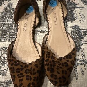 Restricted Brown Leopard Pattern Flats
